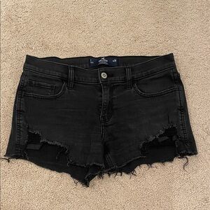 Hollister Women's Low Rise Black Frayed Jean Shorts , Size 7 / 28